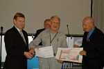 Au Concours Lépine de Strasbourg la Médaille d'Or et le 3ème Prix sont remis à Paul PARISSE par le Président Gérard DOREY et Henri BOUSQUIÉ